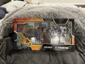 Pokémon TCG: Lucario & Tyranitar V Heavy Hitters - 14 Packs w/Evolving Skies NIB - Picture 1 of 12
