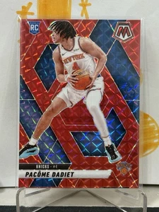 2024-25 MOSAIC BASKETBALL PACOME DADIET RC RED PRIZM- KNICKS #203 - Foto 1 di 2