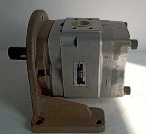 "Nachi IPH-4A-32-20 Hydraulic Gear Pump – High Pressure IP Series – Japan Made" - Picture 1 of 6