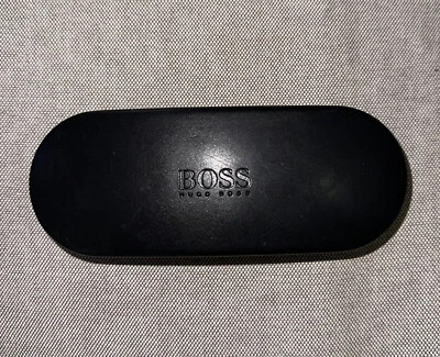 Estuche rígido negro para gafas de sol Hugo Boss con paño de limpieza Hugo Boss A8 Foto 1 de 3