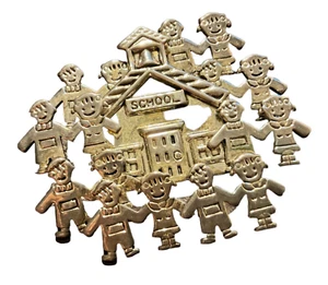 SCHOOL HOUSE WITH A BUNCH OF KIDS BROOCH/PENDANT - Picture 1 of 5