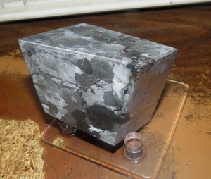 BELLISSIMO 712 GM. METEORITE INCISO CAMPO DEL CIELO SCULTOREO MULTI TAGLIO 1,6 LIBBRE - Foto 1 di 6