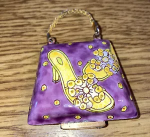 Mini Cartera Esmaltada Vintage Caja Baratija Púrpura con Patrón de Zapatos 2" x 2-1/4" - Imagen 1 de 7