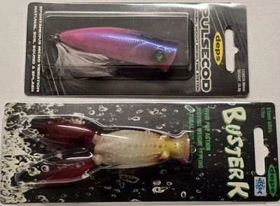 Lote Deps de 2 Topwater Buster K Frog Bloody Glow & Pulsecod Popper escala rosa Foto 1 de 4