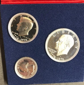 1776 - 1976 U.S. MINT BICENTENNIAL SILVER PROOF SET WITH PAPERS - Picture 1 of 5