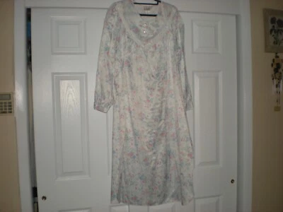 CAMISÓN ISABELLA ESTAMPADO FLORAL SEDOSO/SATINADO - TALLA PEQUEÑA Foto 1 de 4