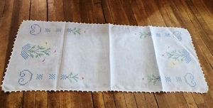 Vintage eleganter weißer Tischläufer Kreuzstich Blumen 13 x 32 Zoll Picot Kante - Bild 1 von 4