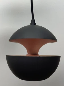 Kleine schwarze/kupferfarbene Here Comes the Sun Pendelleuchte Bertrand Balas / DCW Edition - Bild 1 von 8