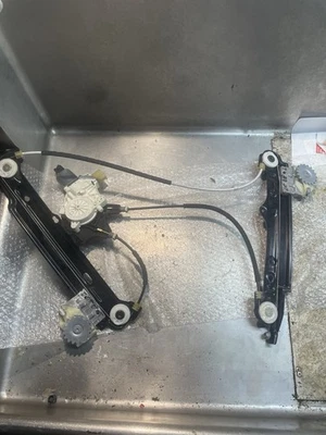 OEM BMW F36 428i Grab Coupé Pasajero Delantero Ventana Regulador con Motor - Probado Foto 1 de 4