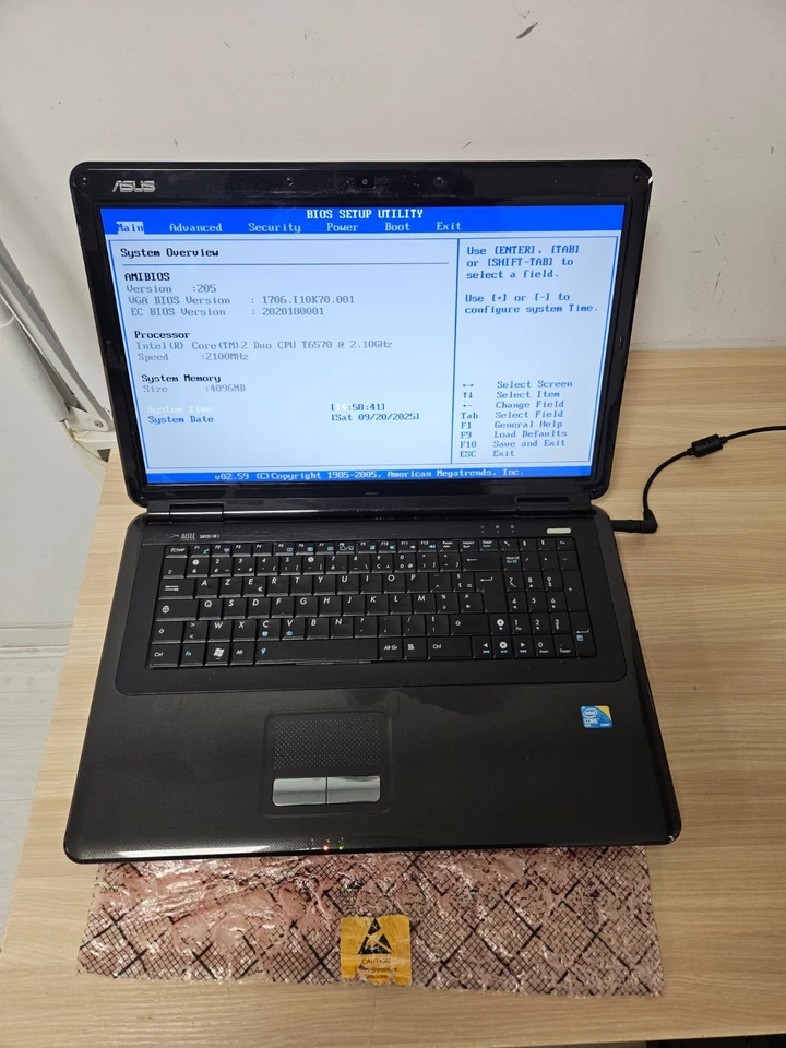 ASUS X70IJ 17.3" Laptop - Intel Core 2 Duo - 4GB Ram - No Storage - Image 1 of 4