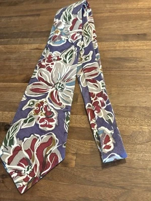Corbata de seda italiana CEZANI patrón floral fondo púrpura usada en excelente estado Foto 1 de 4