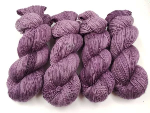 handgefärbtes Merino Yak Garn King Yak - 100 g AUBERGINE  213 - Bild 1 von 1