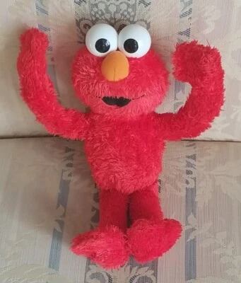 BATERÍA INTERACTIVA HASBRO SESAME STREET PEEK-A-BOO ELMO HABLA Y SE MUEVE Foto 1 de 4