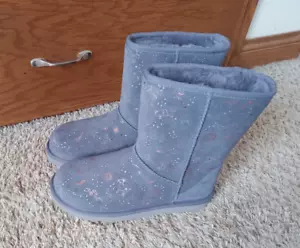 Uggs Women's Classic Zodiac Short, Size 8 - Picture 1 of 9