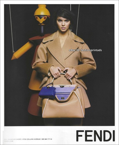 ANNUNCIO STAMPA FENDI 1 pagina autunno 2015 KENDALL JENNER hold large Peekaboo LAGERFELD
