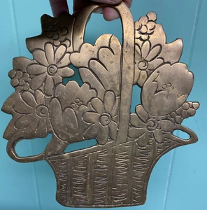 "Cesta de flores vintage trivet de latón ómnibus Taiwán 7"" floral retro" - Imagen 1 de 7