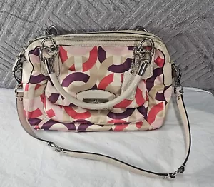 BOLSO DE MANO COACH KRISTIN ESTAMPADO DE CADENA MULTICOLOR SATÉN DOBLE CREMALLERA F22744 - Imagen 1 de 15