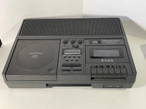 TESTATO E FUNZIONANTE - Eiki 7070A Lettore CD/Registratore a cassette stereo - Foto 1 di 8