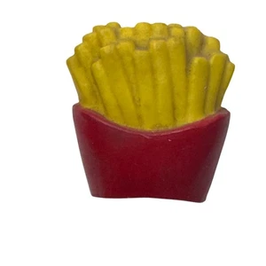 Vintage Kunststoff Pommes Frites Magnet Gelb Rot Fast Food Kühlschrankmagnet - Bild 1 von 2