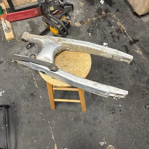 2004 Suzuki Rmz250 Rmz 250 SWINGARM SWING ARM Free Shipping - Picture 1 of 13