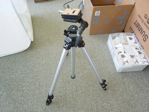 Bogen 3020 aluminum tripod W/ 3028 head & 3270 plate - Picture 1 of 13