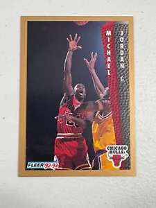 1992-93 Fleer MICHAEL JORDAN #32 Card Chicago Bulls HOF - Picture 1 of 2