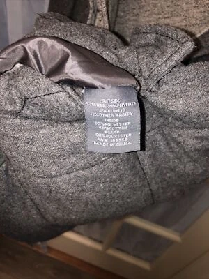 Pre Owned BKE Mens M Gray Vest Reversible Good Condition - Image 1 of 4