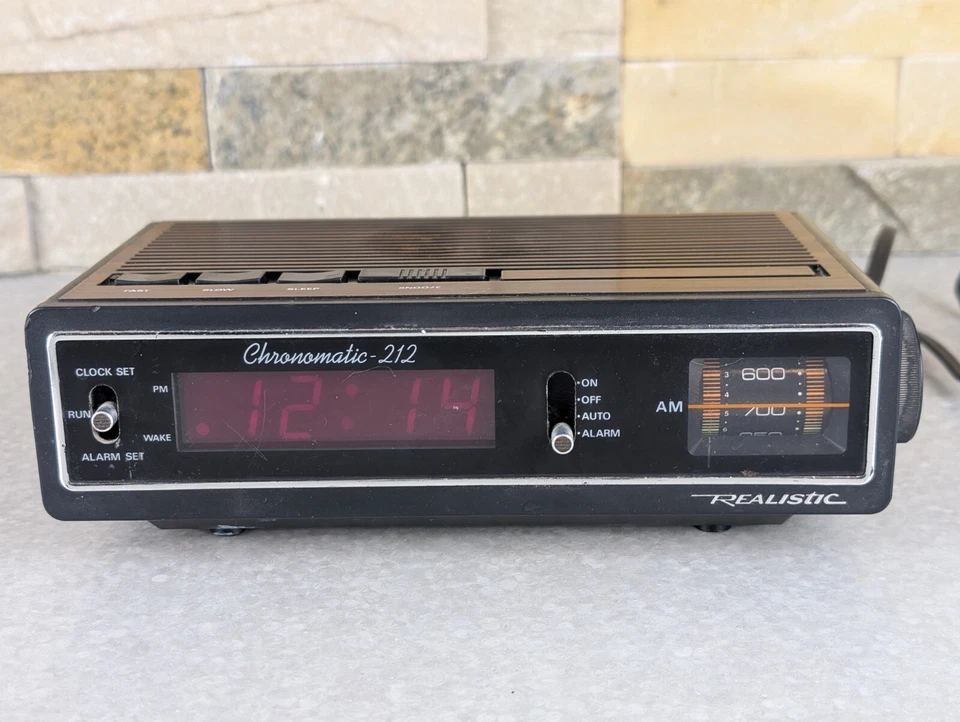 Realistic Chronomatic 212 Model 12 1517 AM Alarm Clock Radio TESTED !!READ!! - Image 1 of 4