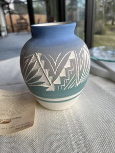 Navajo Keramik Mesa Verde blau/creme unglasiert Handarbeit & signiert 6" hoch - Bild 1 von 5