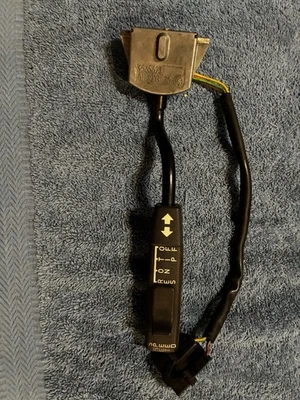 Later Style Classic SAAB 900 Turn Signal Switch with Cruise Control 9565623 - Image 1 of 3