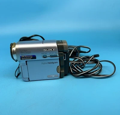 Sony Digital Handycam DCR-TRV19E Mini-DV Video Camera Camcorder With Charger - Image 1 of 4