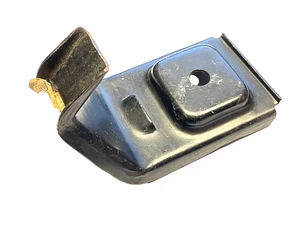 FORD TAUNUS 17M 20M 26M P5 P7 1965-72 RETAINER REAR ENGINE SUPPORT #439214 NOS! - Picture 1 of 7