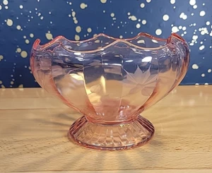 Vintage Pink Depression Glass Footed Bowl Scalloped Edge Floral Etch 4.5" X 6" - Picture 1 of 8