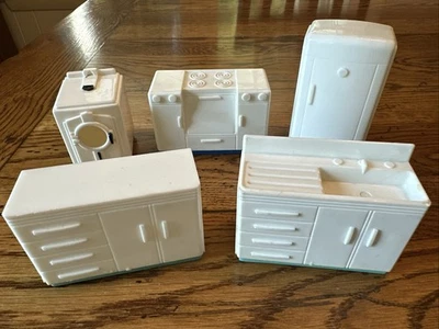 Juego de cocina vintage para casa de muñecas Plasco fregadero refrigerador estufa armario lote de 5 Foto 1 de 4