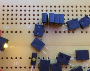Yellow Right Angle PCB LED Indicator 1.6mm HLMP-6400-F0010 585nm 90°  Multi Qty - Picture 1 of 1