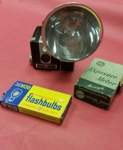 VINTAGE ~ Collectible Kodak ~ Brownie Hawkeye ~ Flash Model ~ Box Camera - Picture 1 of 12