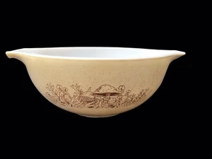 Pyrex Forrest Fancy 2,5 Liter Cinderella Schale Schnur Farbe No Fade Collection - Bild 1 von 3