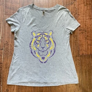 Fleurty Girl Louisiana State LSU Tigers Women’s T-Shirt Tee XXL Gray Purple Gol - Picture 1 of 9