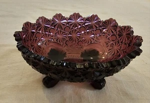 VINTAGE L G WRIGHT FOOTED PURPLE AMETHYST GLASS SOAP DISH DAISY & BUTTON DESIGN - Picture 1 of 5