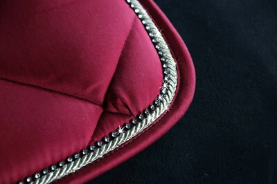 EQuest Schabracke Dressur Bordeaux, elegante Kordel, Strass, ein Hingucker - Bild 1 von 3