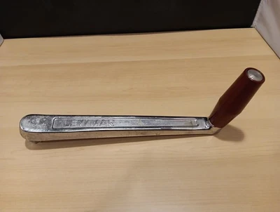 LEWMAR 10 英寸 WINCH 手柄 CHROME OVER BRONZE 无锁带 MAROON 手柄 — 第 1/4 张图片