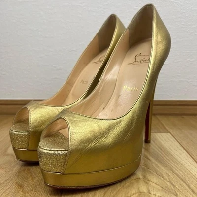 Christian Louboutin Cuero Punta Abierta Tacones Altos Bombas EU 37 Oro 122617... - Imagen 1 de 4