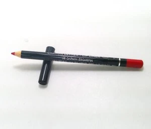 Delineador de labios Givenchy Crayon Levres #06 CARMIN ESCARPIN *NUEVO* - Imagen 1 de 2