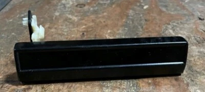 FITS 1988-1996 CHEVROLET GMC S10 S15 HANDLE FRT S/D O/S 15969377 -  NEW OEM - Image 1 of 3
