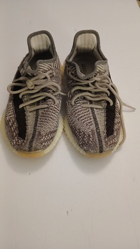 Scarpe da ginnastica Adidas Yeezy Boost grigio antracite uomo giovane. Taglia 6.