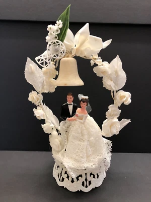 De colección 1976 Novia y Novio Blanco Plástico Boda Pastel Topper Floral Rosas y Encaje 11" Foto 1 de 4