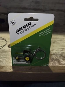 Schlüsselanhänger John Deere 40er Serie Traktor Druckguss Ertl Maßstab 1:128 - Bild 1 von 3