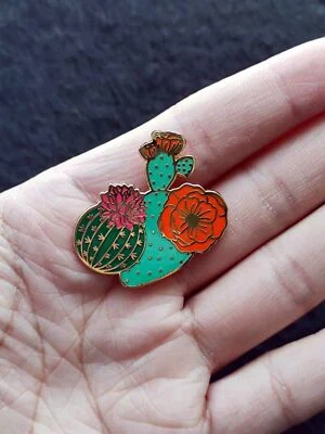 Broche insignia metal pin esmalte cactus planta desierto floración Foto 1 de 3