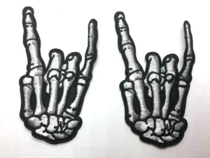 Paar Hand Finger WEISS Punk Rock Emo Paar Bügelbild Patch schwarz Halloween - Bild 1 von 1