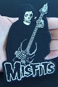LICENZA ~ MISFITS BASS FIEND ~ Horror Punk Band Musica Ferro su PATCH - Foto 1 di 6